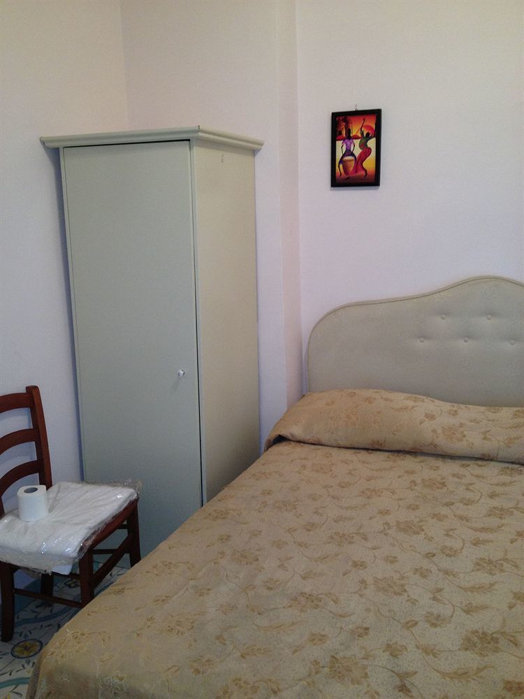 beb elia Bed and Breakfast Napoli Eksteriør billede