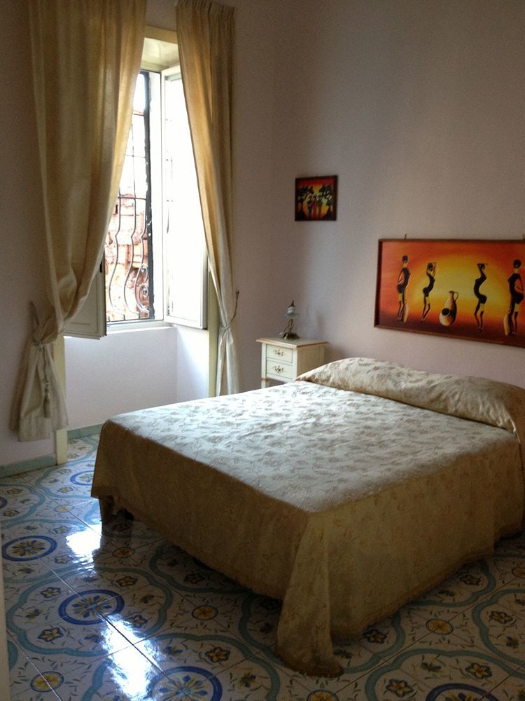 beb elia Bed and Breakfast Napoli Eksteriør billede