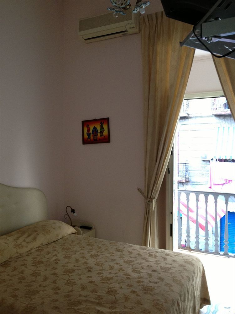 beb elia Bed and Breakfast Napoli Eksteriør billede